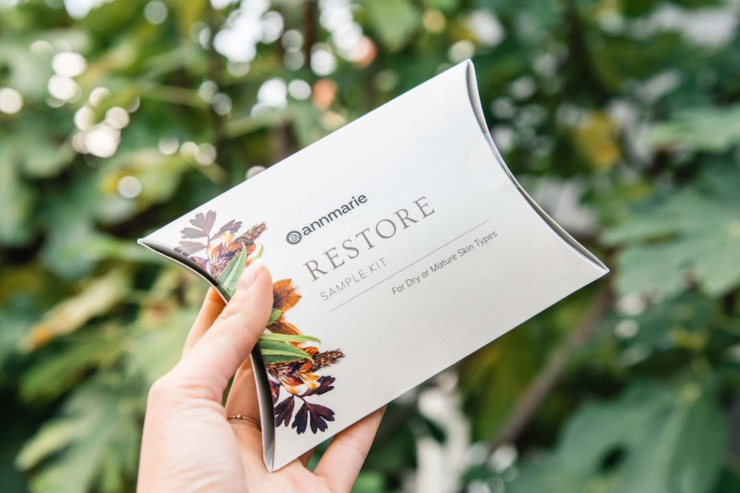 Glossaire du CRM pharma : les termes à connaître white Restore box