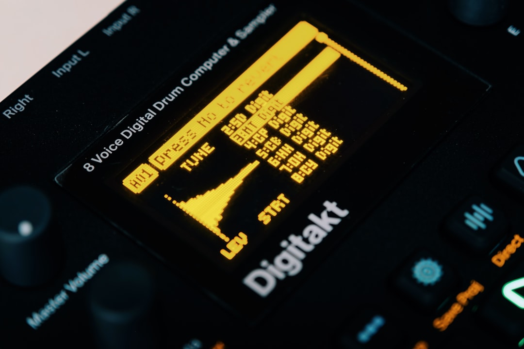 Digitaliser la force de vente pharmaceutique : par où commencer a close up of a music player's control panel